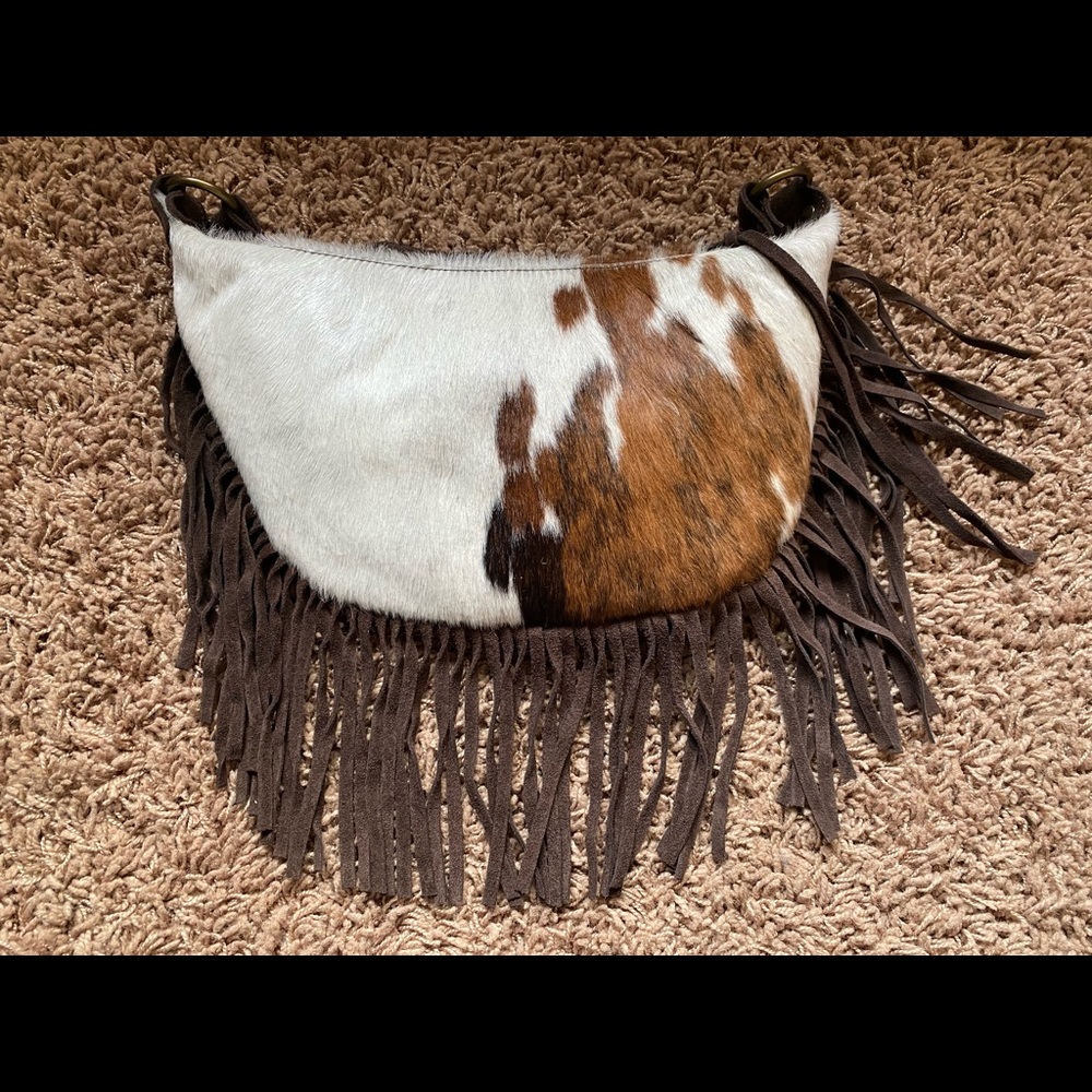 Maurizio Taiuti cowhide shoulder bag w/ fringe. NWT!